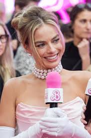 Sydney Sweeney, Issa Rae, and More Speak Out in Support of SAG-AFTRA & WGA  Strikes