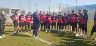 Rumen medyasında yer alan haberlere göre; Gest Superb Al Lui Mircea Lucescu DupÄƒ Ce A Primit Un Cadou Din Partea Ddb Incredibil E Normal SÄƒ Fiu AlÄƒturi De Voi