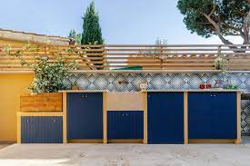 In order to make the most out of your outdoor space and kitchen investment, it is important to be mindful of the material that you choose. 8 Best Diy Outdoor Kitchen Plans
