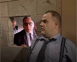 Trafia do więzienia shawshank, gdzie zaprzyjaźnia się ze starszym. Skazani Na Shawshank Zajebisty Film Joe Monster