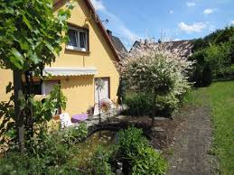 An der nächsten kreuzung und der darauf folgenden ampel links abbiegen. Referenzen 1521367848s Webseite