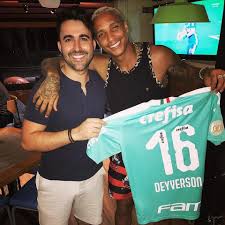 Deyverson brum silva acosta (born 8 may 1991), simply known as deyverson, is a brazilian professional footballer who plays as a forward for spanish club deportivo alavés. Deyverson Desabafa As Pessoas Pegam Pesado Com As Palavras Esportes R7 Futebol