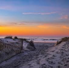 This beach is preferred by many over the other newport ri beaches because it is a little more peaceful, the water is cleaner (less seaweed), and the waves are better (surfers prefer this beach). Newport Buzz Beautiful Sunrise At Second Beach Facebook