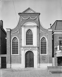 Doopsgezinde Kerk Eenvoudige Zaalkerk Halsgevel Door Driehoekige Fronton Bekroond Risaliet Van De Middentravee Waarin Ingang Met Ionisch Kathedraal Gebouwen