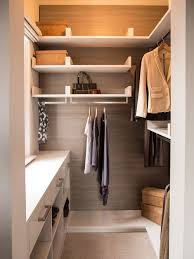 Ft as this allows you to have storage units on all three walls with even a sitting area in the middle. 5 Small Walk In Closet Organization Tips And 40 Ideas Digsdigs