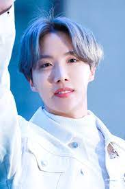 Bts is 7, kim namjoon, kim seokjin, min yoongi, jung hoseok, park jimin, kim taehyung, and jeon jungkook. Pin By Estefy Solorzano On Bangtan Hoseok Jung Hoseok Bts J Hope