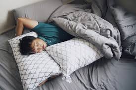 Cara tidur yang baik untuk ibu hamil selain tidur miring adalah menggunakan bantal. Beli Bantal Ala Hotel Jenama Leyna Memang Selesa Bantal Leyna Review