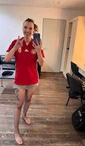 Elizabeth Lzzy Mae Hales Feet << wikiFeet