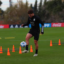 Jun 11, 2021 · julián álvarez (river) es la principal novedad en la nómina de 28 futbolistas que disputarán la copa américa de brasil, y que fue divulgada hoy por la afa.ingresa en la lista en lugar de. Julian Alvarez Juliaanalvarez Instagram Photos And Videos