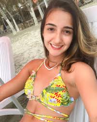 En mi otra vida fui una chica Isleña 🌤 Esta foto fue del segundo día de  nuestro viaje a la Isla de Margarita, lluviosa, fría y despejada de  turistas se encontraba Playa