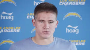 A bowl cut, or mushroom cut, is a simple haircut where the front hair is cut with a straight fringe (see bangs) and the rest of the hair is left longer, the same length all the way around. Qb Index Week 11 Patrick Mahomes Aaron Rodgers Reign