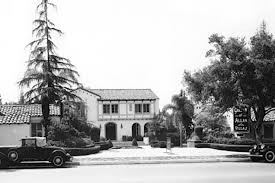 Early Shot Of The Garden Of Allah Hotel As Seen From Sunset Boulevard Circa Late Garden Of Allah Sunset San Vicente