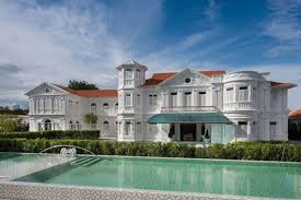 Salah satu kelebihan lahan di sudut adalah memiliki akses pemandangan yang lebih luas dan juga akses keluar masuk. Rumah Mewah Kuno Yang Disulap Jadi Hotel Okezone Economy