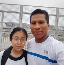 Pese a las críticas por su relación, la influencer se mostró firme al  defender el amor que hoy vive junto a Tania Pinedo, asegurando que no es  'armani'.