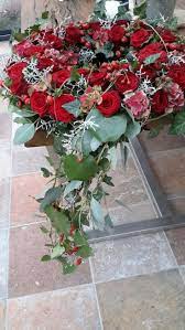 Rote rosen (2018) see more ». Urnenkranz Rote Rosen Check More At Https Rot Vasepin Site Urnenkranz Rote Rosen Blumen Zur Beerdigung Rote Rosen Trauerblumen
