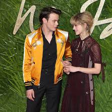 There's no stopping her now. Natalia Dyer Opens Up About What It S Like To Work With Boyfriend Charlie Heaton Teen Vogue