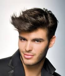 Style super rétro pour cette coupe hipster. Une Coiffure Tres Rock N Roll