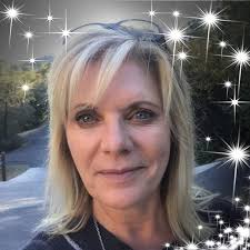 Mixed Media Artist and Art Mentor Kellie Day