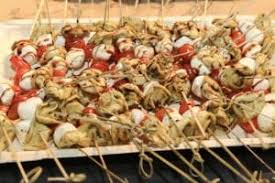 I want to take a moment to hold your hand and say if you are throwing an engagement party, here are your priorities. 11 Creative Catering Ideas To Make Your Event Memorable Accelevents