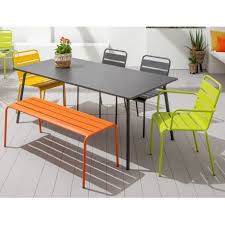 L'ajout parfait à une chaise de sofa dans n'importe quelle maison, appartement, condo, ou caverne d'homme. Chaise Terrasse Grise Metal