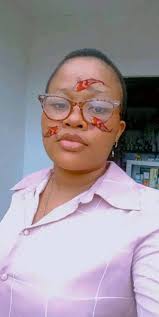 A good loving husband will bring his salary and kneel down in front of his  wife and hand it over to her 🚶