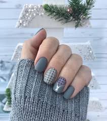 Pour la gestion du temps et si vous souhaitez une décoration simple sur les ongles, merci de bien vouloir ajouter la prestation « décorations sur ongles ». 1001 Variantes De Nail Art Hiver Tendance 2020