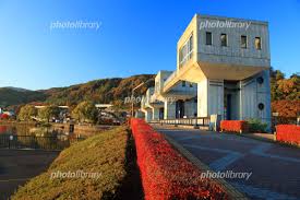 Hyōgo prefecture has a population of 5,469,762 (as of 1 june 2019) and has a geographic area of 8,400 square kilometres (3,200 sq mi). ç§‹ã®é•·é‡ŽçœŒå²¡è°·å¸‚é‡œå£æ°´é–€ å†™çœŸç´ æ 4859593 ãƒ•ã‚©ãƒˆãƒ©ã‚¤ãƒ–ãƒ©ãƒªãƒ¼ Photolibrary