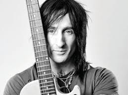Richard Fortus: “We're pushed and inspired by our own tone... We're gonna  be playing better because we're hearing what we want to hear”