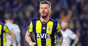 Haberler / fenerbahçe sinan gümüş'ten lukas podolski'nin sözlerine yanıt fenerbahçe'nin yeni transferi sinan gümüş, lukas podolski'nin 'ben olsaydım fenerbahçe'ye gitmezdim' şeklindeki sözlerine ''ben kararımın arkasında duruyorum ve çok doğru bir tercih yaptım. Fenerbahce Serdar Aziz Den Sonra Sinan Gumus U De Aliyor Haberler Spor