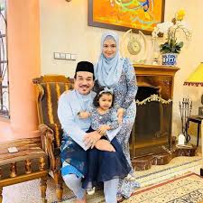سيتي نورهاليزا بنت تارودين ; Seperti Anak Pertama Siti Nurhaliza Melahirkan Anak Kedua Usai Ikut Program Bayi Tabung Tabloidbintang Com