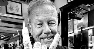 Así es el último tatuaje que James Hetfield (Metallica) se ha hecho en la  mano