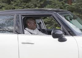 N'golo kanté (parís, francia, 29 de marzo de 1991) es un futbolista francés que juega en la posición de centrocampista en el chelsea f. N Golo Kante Debarque A L Entrainement De Chelsea En Mini Cooper Causerie