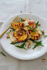 Rezept Wunderbare Sommerkuche Gegrillter Pfirsich Taleggio Salat Emma Bee Rezept Gegrillte Pfirsiche Rezepte Lebensmittel Essen