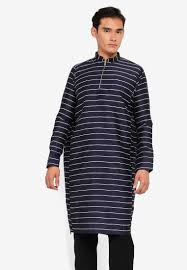 It became the official dress for malaysia and based on the information malay history, tun hassan temenggung was the first to modify the original design baju melayu shirt design worn now. 15 Baju Raya Lelaki Terkini Dan Moden Di Malaysia 2021 Productnation
