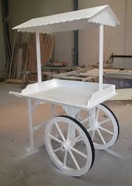 Una buena opción podría ser hacerla elegante y sofisticada: Carro Candy Bar Para Bodas Lateral Derecho Carritos De Dulces Candy Bar Para Bodas Cestas De Dulces