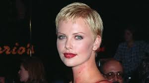 Born 7 august 1975) is a south african and american actress and film producer. Charlize Theron Short Pixie Haircut With Gelled Hair