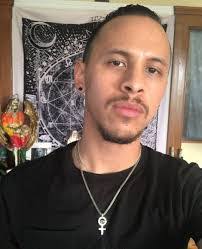 Dinah Simpson's Instagram, Twitter & Facebook