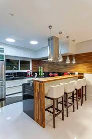 Mira aquí 22 fotos de cocinas con barra, ideales cuando quieres separar espacios pequeños permitiendo el paso de luz y sin obstaculizar la circulación entre tus ambientes. Disenos De Barras De Cocinas Modernas Como Organizar La Casa Facebook