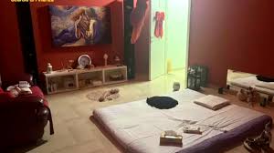 Sesso a pagamento nel centro massaggi, gratis con la raccolta punti: cosa  ha scoperto la finanza