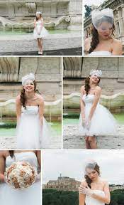 Als haarschmuck ein fantasievoller fascinator und an den händen schwarze spitzenhandschuhe. Perfektes Styling Fur Euer Brautkleid Im 50er Jahre Style