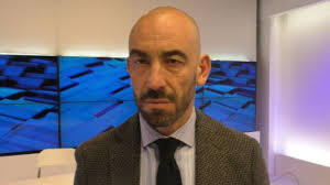 Si augura inoltre il prima possibile che si possano vaccinare anche i ragazzini in età scolare sotto i 12 anni, almeno alle. Matteo Bassetti Il Virologo Svela Quanto Guadagna Per Andare In Tv