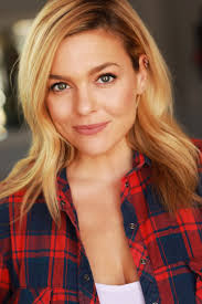 Carly Reeves's Instagram, Twitter & Facebook