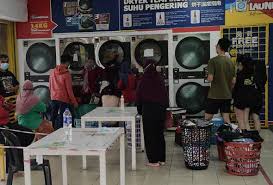 Kami memilih taman universiti untuk membuka kedai dobi kerana kami mendapati banyak kelebihan di tempat tersebut. Pkp 2 0 Orang Bujang Merungut Dobi Layan Diri Akhirnya Dibenar Beroperasi Ismail Sabri Astro Awani