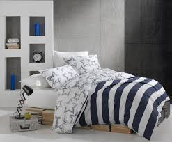 Lastikli olarak üretilen tek ve çift kişilik english home'da çarşaf takımı ve nevresim takımı ürün içerikleri ve aralarındaki farklar alt taraftaki gibidir. Stella Nevresim Takimi Tek Kisilik