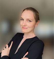 Do readers prefer past or present tense in fantasy novels?