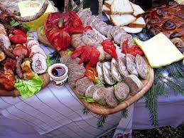În județul galați, producătorul s.c. Masa De Craciun Cu Produse Traditionale Dupa Retete Vechi De Sute De Ani