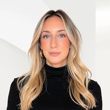 Stella Roper's Instagram, Twitter & Facebook