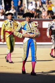 تويتر \ Emilio de Justo على تويتر: "📍MADRID Arranca el paseíllo en la  CORRIDA DE LA CULTURA en @LasVentas ✨Emilio de Justo, de azul pavo y oro  #EDJ2021 #EmilioDeJusto https://t.co/Gb8BF90JmB"