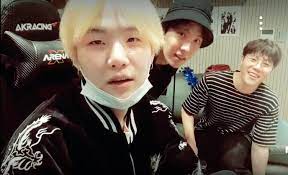 Lee hyun woo is a south korean actor. Soo Choi A Fan Of Pop Icon Of This Century On Twitter Jhope Found Lee Hyun Was Watching Suga S Vlive Outside So He Brought Leein Suga S Room Lee Is Amazed About