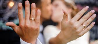 Wo, an welcher hand und an welchem finger den verlobungsring tragen? Eheringe Von Muau Hochwertige Zeichen Fur Eine Grosse Liebe